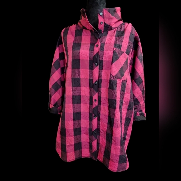 Peter Nygard M Red/Black 100% Polyester button up top - Picture 7 of 11